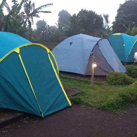 Отель The Gate Rinjani Sajang Экстерьер фото